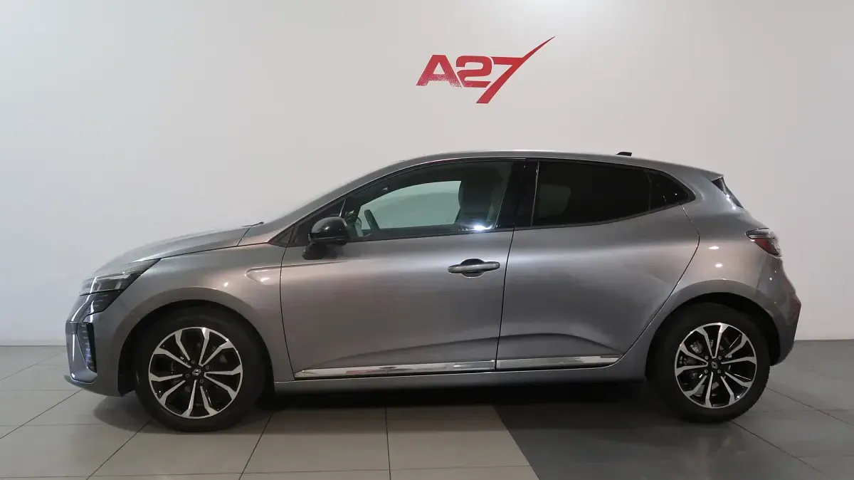 Usata Renault Clio Techno 91 CV (66 kW) 2025 Grigio scuro Utilitaria