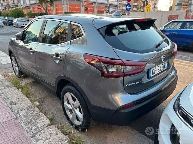 Usata Nissan Qashqai N-Connecta 140 CV (102 kW) 2021 Grigio SUV