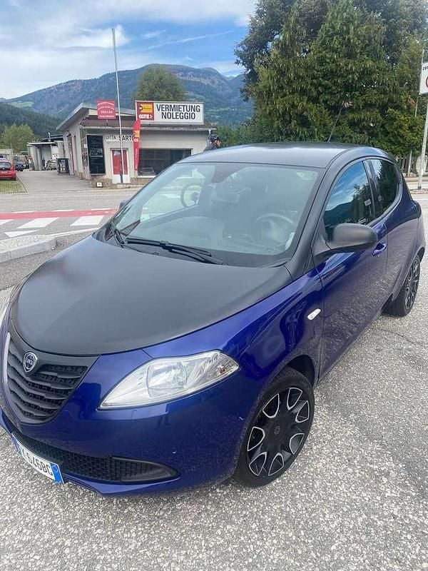 Usata Lancia Ypsilon 86 CV (63 kW) 2013 Nero Utilitaria
