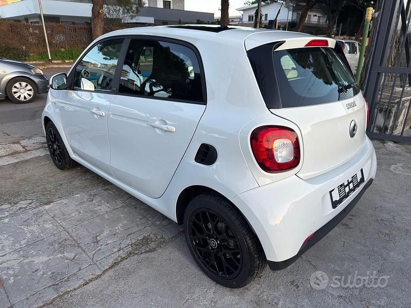 Usata Smart ForFour Passion 70 CV (51 kW) 2016 Bianco Utilitaria