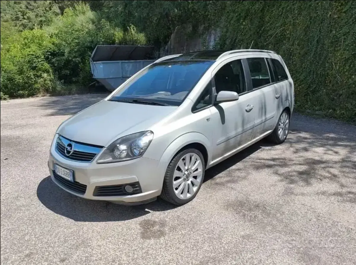 Usata Opel Zafira Cosmo 150 CV (110 kW) 2006 Grigio Monovolume