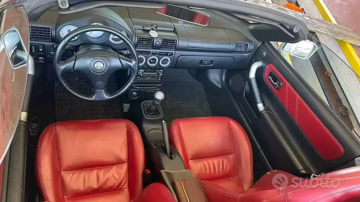 Second-hand Toyota MR2 140 CP (102 kW) 2002 Gri Cabrio