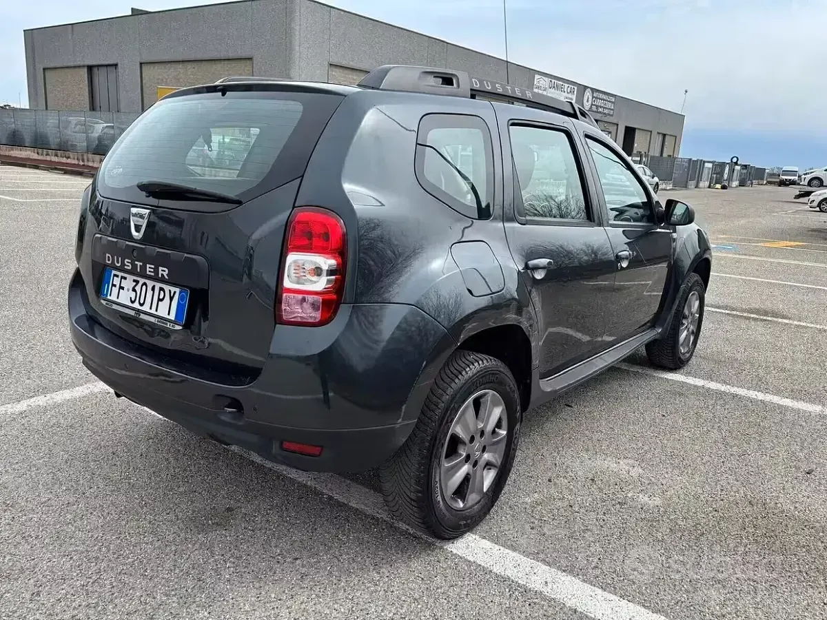 Usata Dacia Duster Black Shadow 114 CV (83 kW) 2016 Grigio SUV