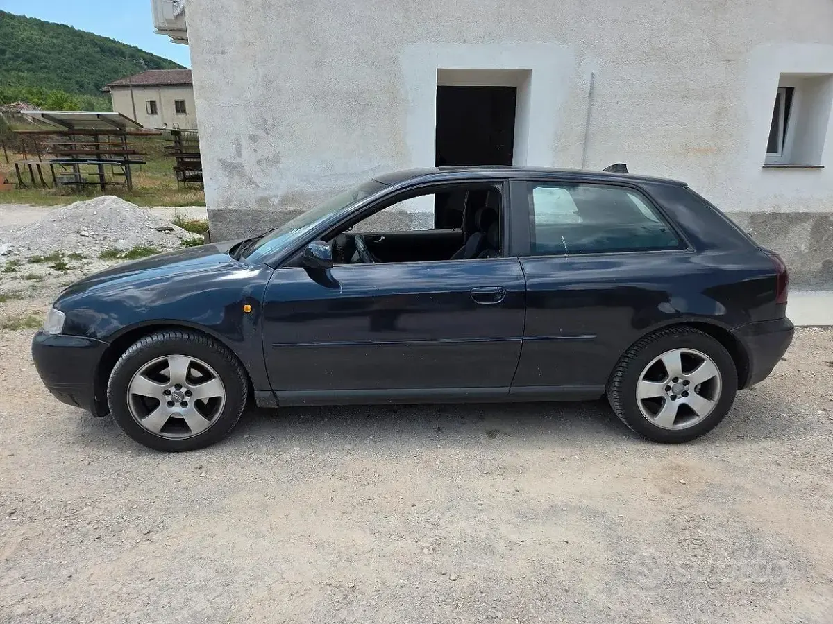 Usata Audi A3 90 CV (66 kW) 2000 Blu Utilitaria