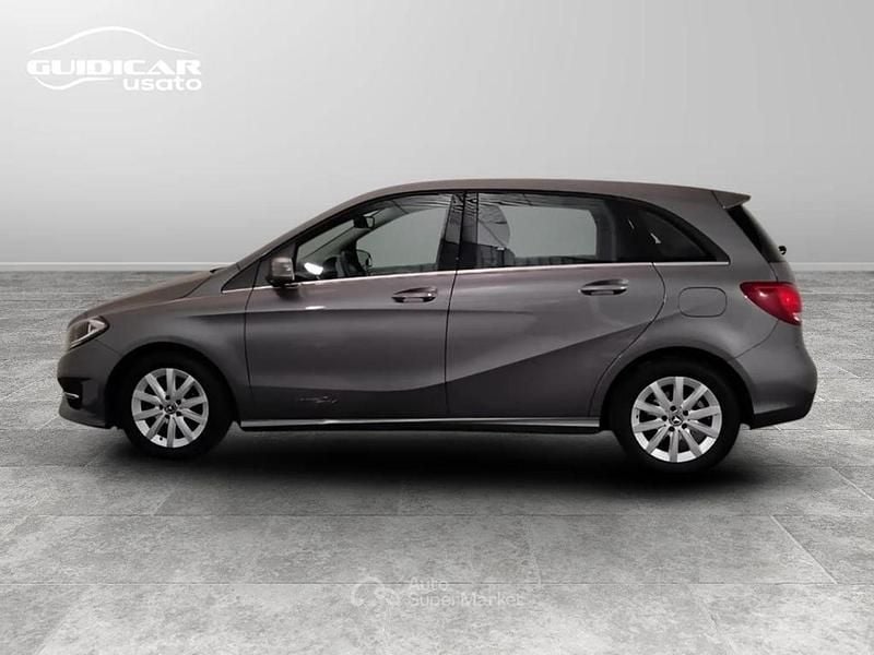 Usata Mercedes B180 Business 109 CV (80 kW) 2018 Gray Monovolume