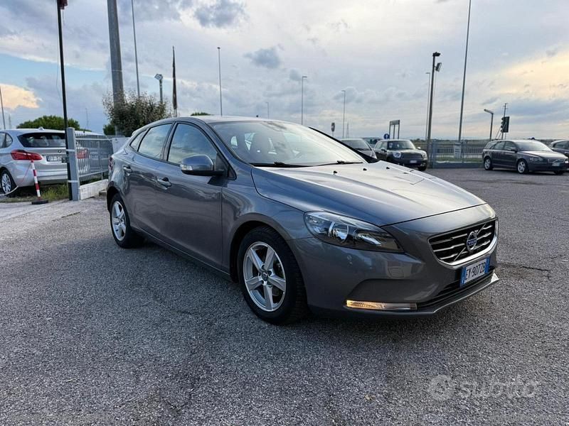 Usata 2015 Volvo V40 Momentum Tre volumi | 9900 € - Immagine 1/4