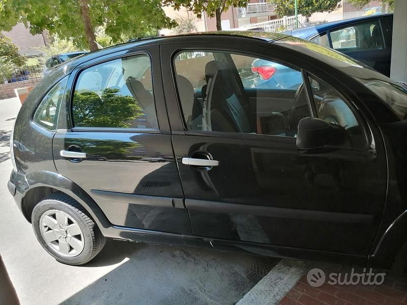Nero Usata 2004 Citroën C3 Due volumi | 2500 € (Buon prezzo) - Immagine 1/4
