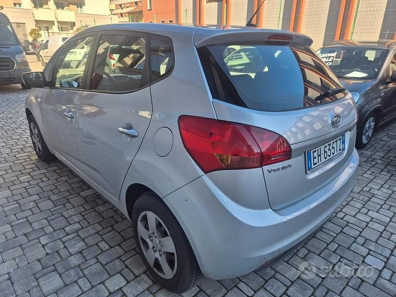 Usata Kia Venga 89 CV (65 kW) 2011 Grigio Utilitaria