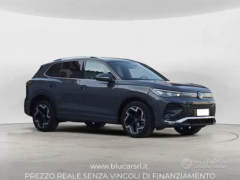 Usata VW Tiguan R-line 150 CV (110 kW) 2024 Grigio SUV