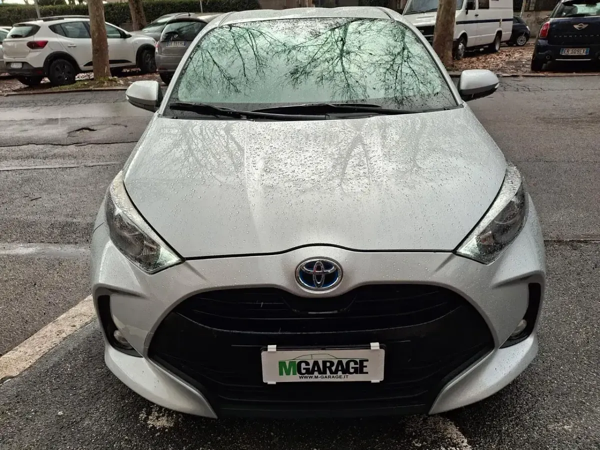 Usata Toyota Yaris Hybrid Business Edition 92 CV (67 kW) 2021 Grigio Berlina