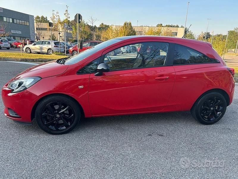 Usata Opel Corsa Cosmo 75 CV (55 kW) 2015 Rosso Coupé