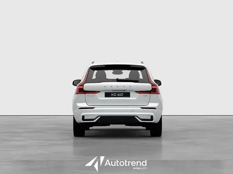 Nuova Volvo XC60 Plus 455 CV (334 kW) 2025 Grigio SUV
