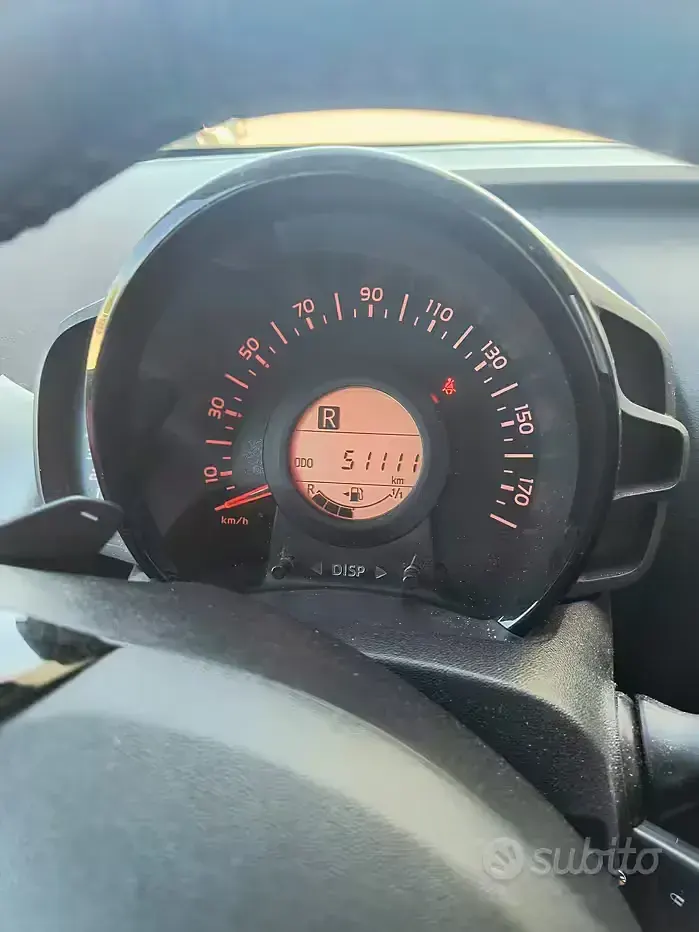 Usata Toyota Aygo 69 CV (50 kW) 2017 Rosso Utilitaria