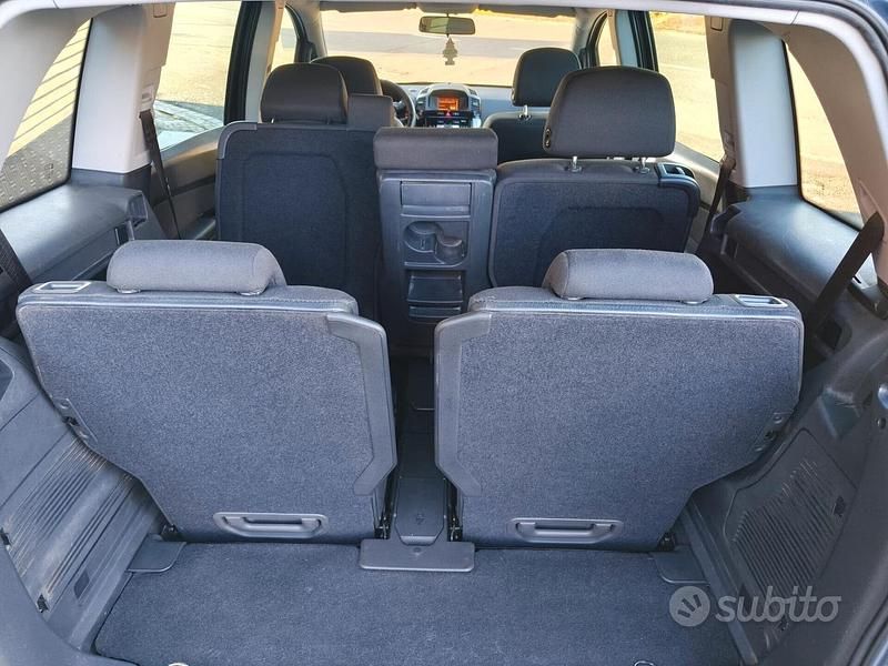 Usata Opel Zafira 110 CV (80 kW) 2011 Nero Monovolume