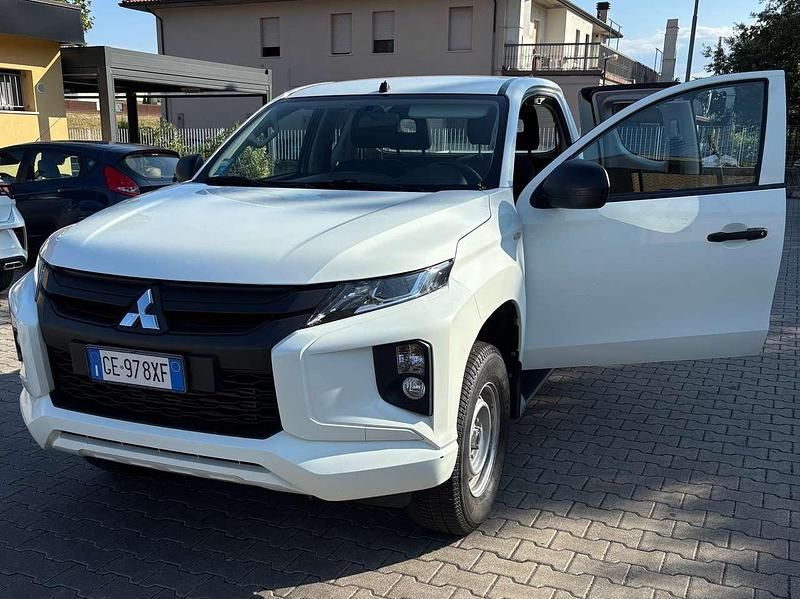 Usata Mitsubishi L200 150 CV (110 kW) 2021 Bianco Pick-up