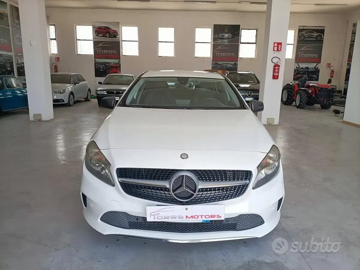 Usata Mercedes A180 109 CV (80 kW) 2016 Bianco Utilitaria