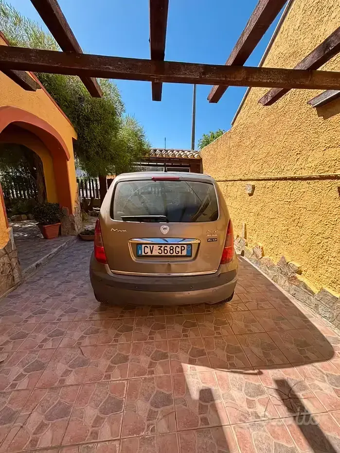Usata Lancia Musa 101 CV (74 kW) 2005 Grigio Monovolume