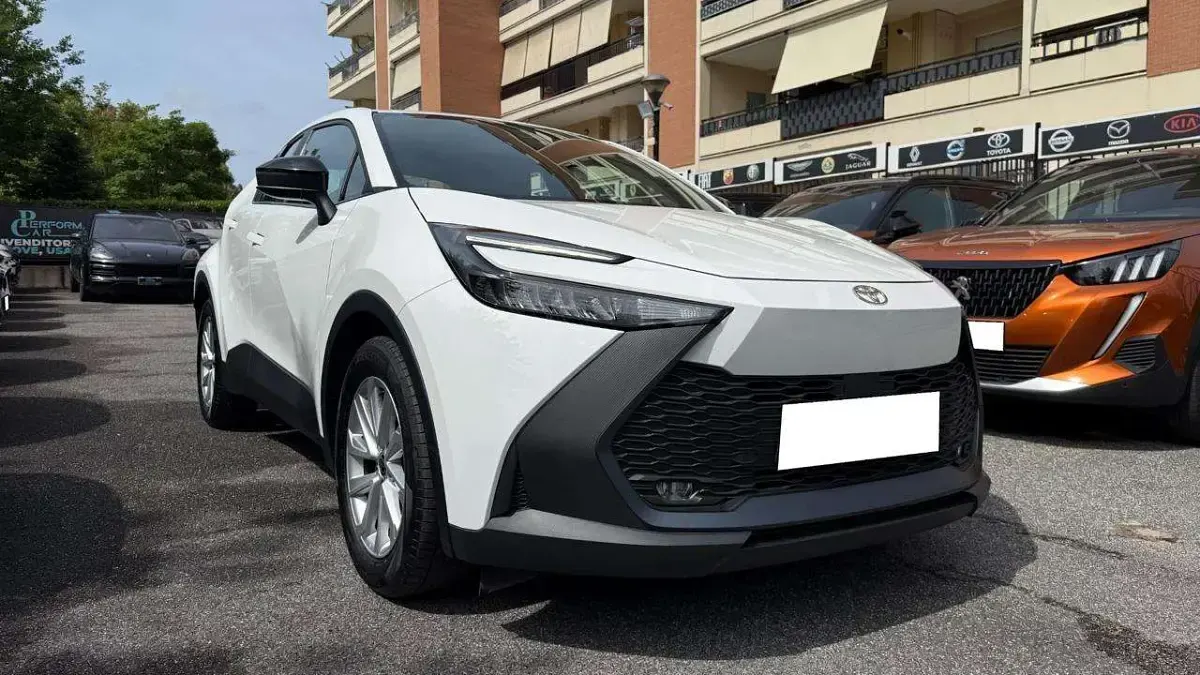 Occasion Toyota C-HR Active 98 ch (72 kW) 2024 Blanc SUV