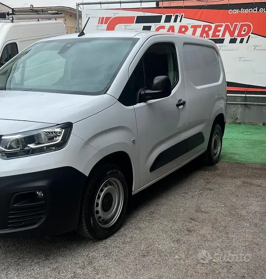 Usata Fiat Doblò 102 CV (75 kW) 2023 Bianco Monovolume