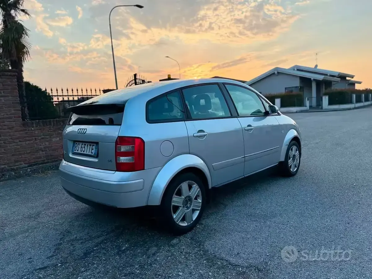 Usata Audi A2 75 CV (55 kW) 2001 Grigio Utilitaria