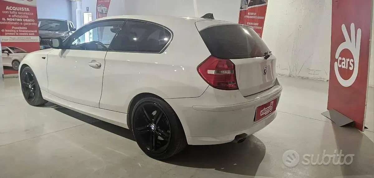 Usata BMW 118 Efficient Dynamics 143 CV (105 kW) 2011 Bianco Utilitaria