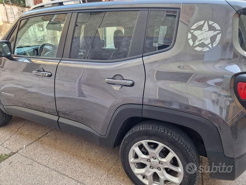 Usata Jeep Renegade Limited 140 CV (102 kW) 2016 Grigio SUV