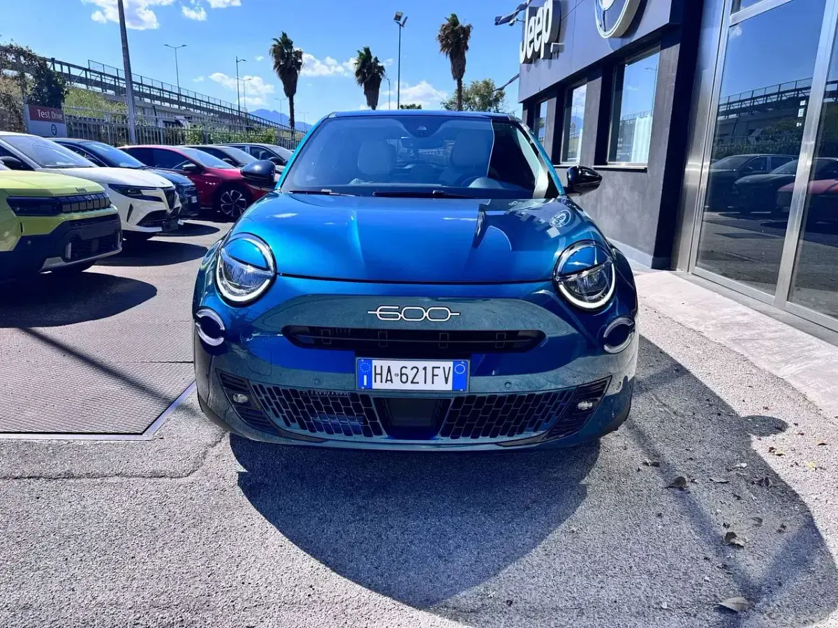 Usata Fiat 600 La Prima 145 CV (106 kW) 2025 Blu/azzurro SUV