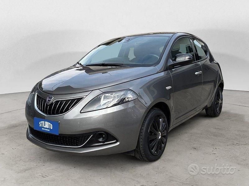 Usata Lancia Ypsilon Silver 69 CV (50 kW) 2022 Antracite metallizzato Utilitaria