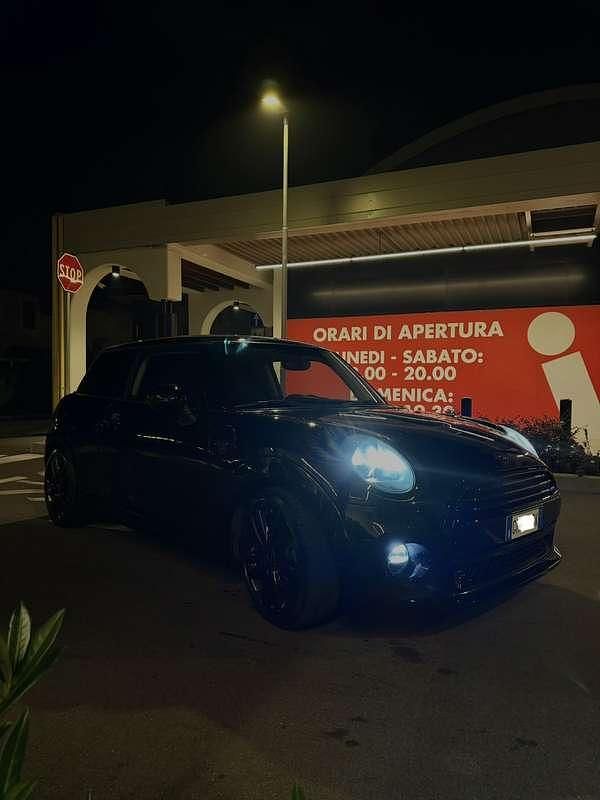 Usata Mini ONE 102 CV (75 kW) 2019 Utilitaria