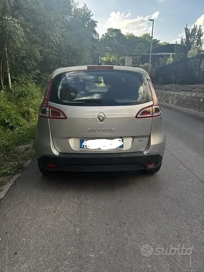 Usata Renault Scénic 110 CV (80 kW) 2011 Grigio Monovolume