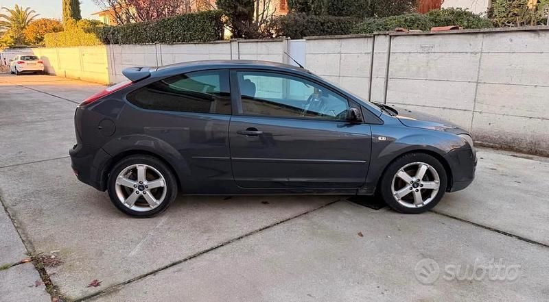Usata Ford Focus 90 CV (66 kW) 2007 Blu Berlina