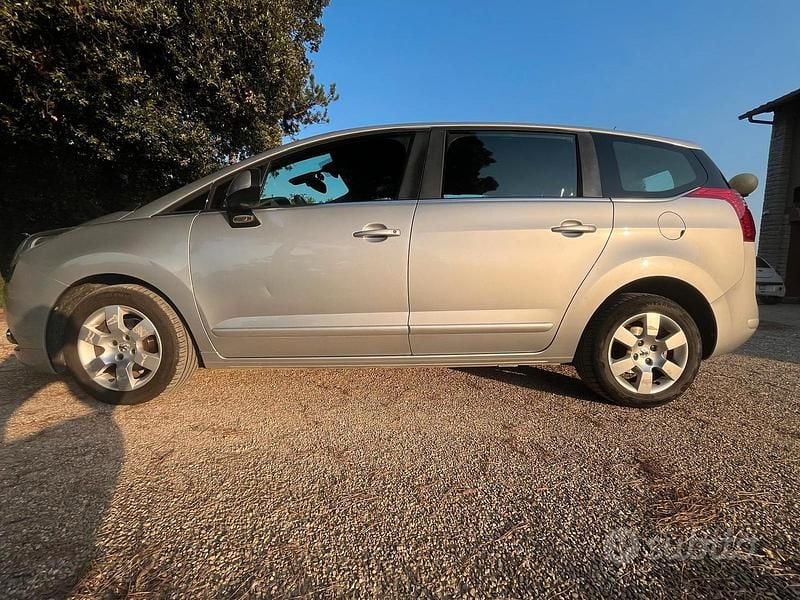 Usata Peugeot 5008 Active 112 CV (82 kW) 2012 Grigio Berlina
