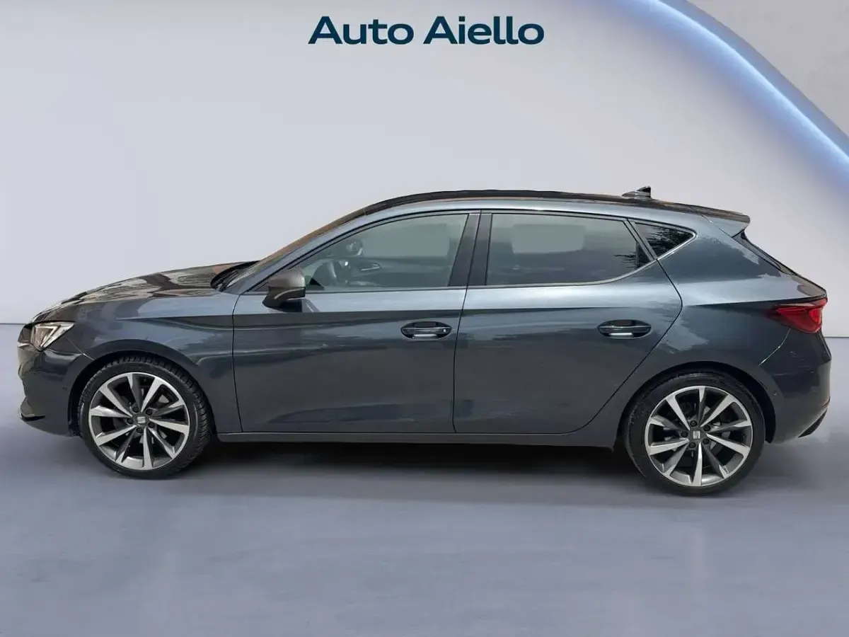 Usata Seat Leon FR 150 CV (110 kW) 2020 Grigio scuro metallizzato Berlina