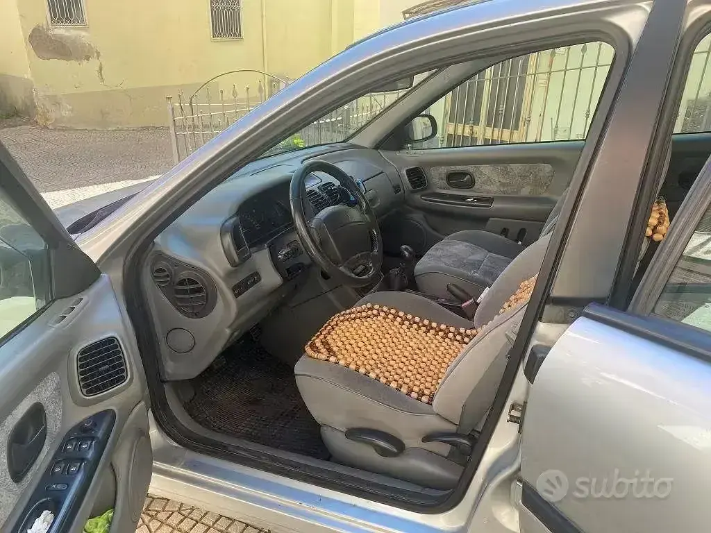 Usata Renault Laguna 98 CV (72 kW) 1999 Grigio Station wagon