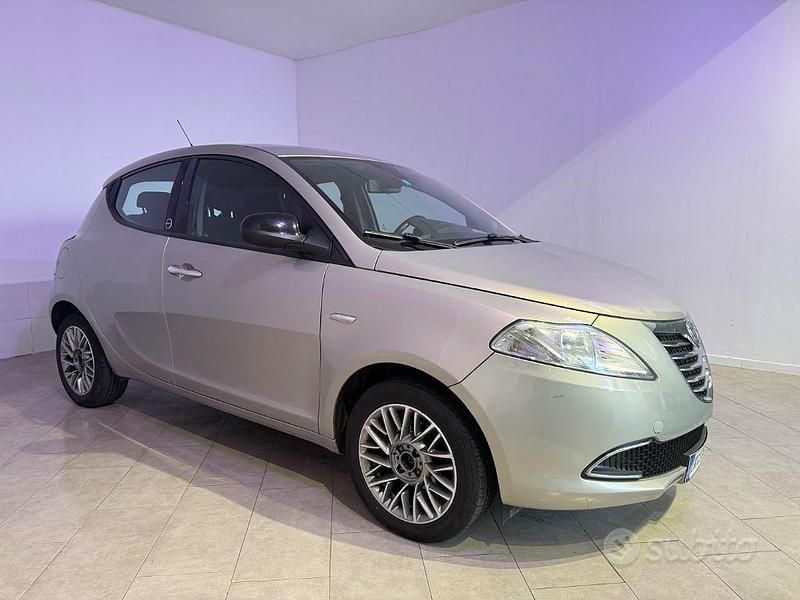 Usata Lancia Ypsilon Gold 69 CV (50 kW) 2012 Oro Utilitaria