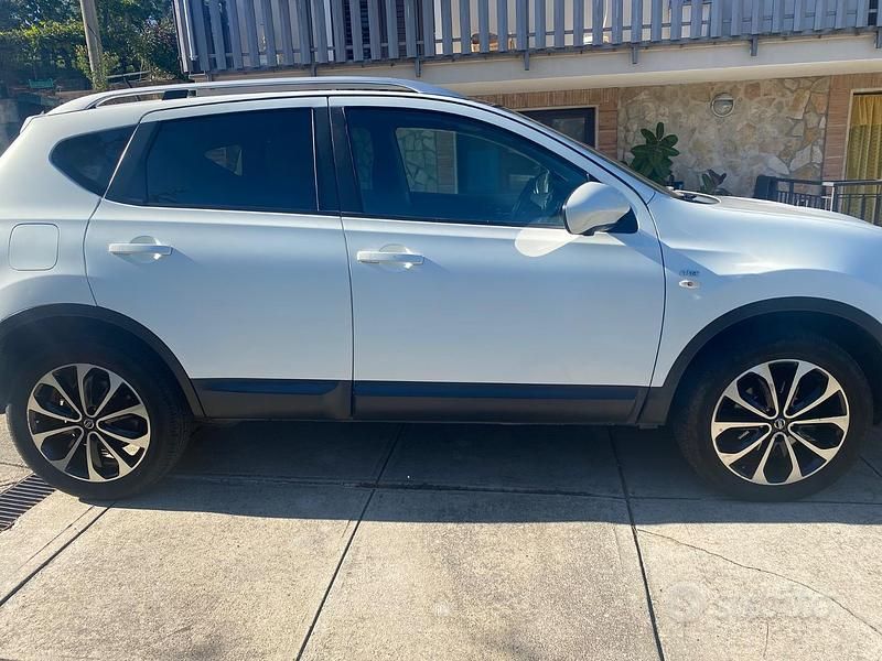 Usata Nissan Qashqai 160 CV (117 kW) 2012 Bianco SUV