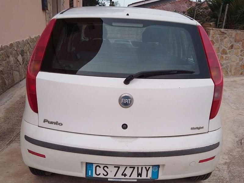 Usata Fiat Punto Dynamic 69 CV (50 kW) 2005 Berlina