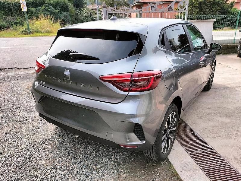 Nuova Mitsubishi Colt Invite 100 CV (73 kW) 2025 Grigio Utilitaria