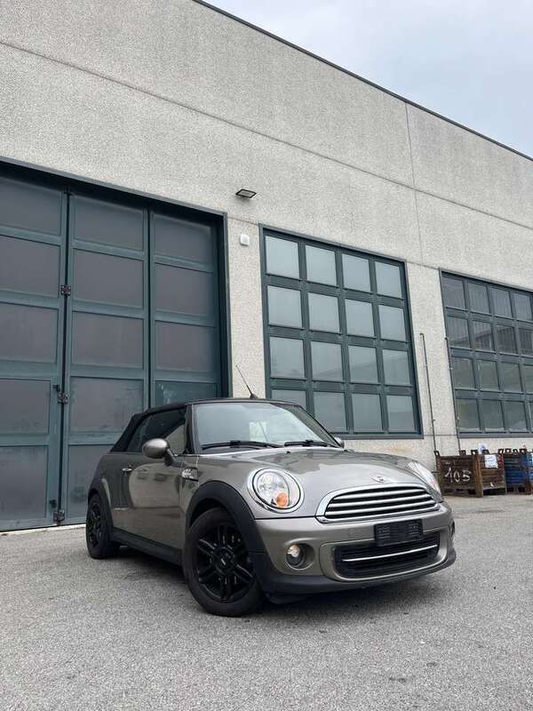 Usata Mini Cooper Cabriolet 122 CV (89 kW) 2013 Bronzo Cabrio