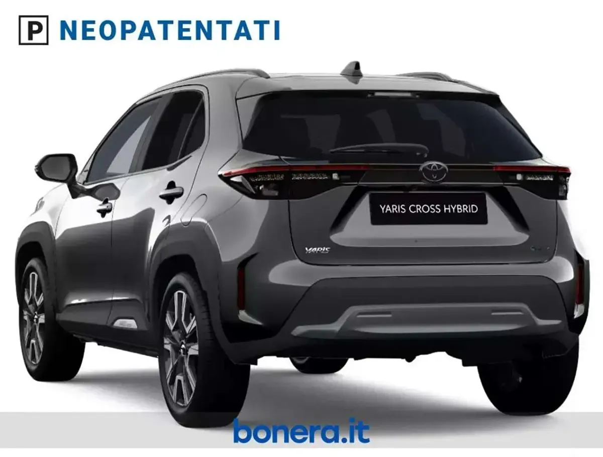 Nuova Toyota Yaris Cross Lounge 131 CV (96 kW) 2026 Dark grey met SUV