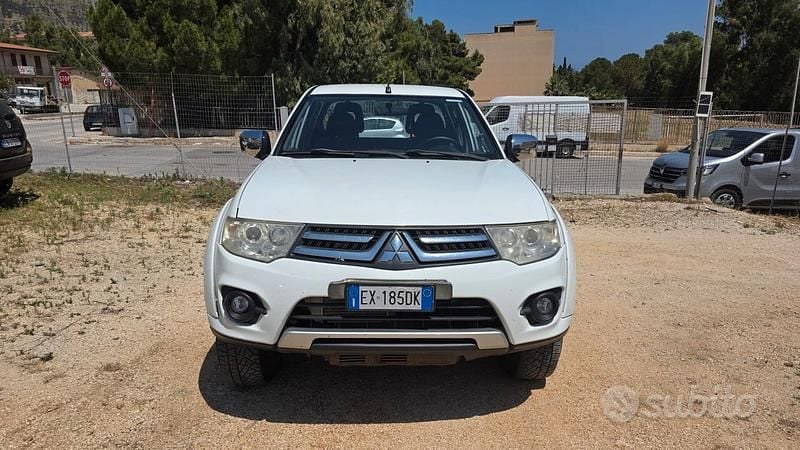 Bianco Usata 2014 Mitsubishi L200 Intense Pick-up | 12.500 € (Cara) - Immagine 1/4