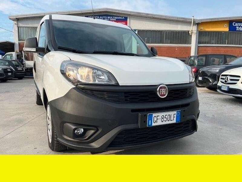 Usata Fiat Doblò S 105 CV (77 kW) 2021 Bianco Monovolume
