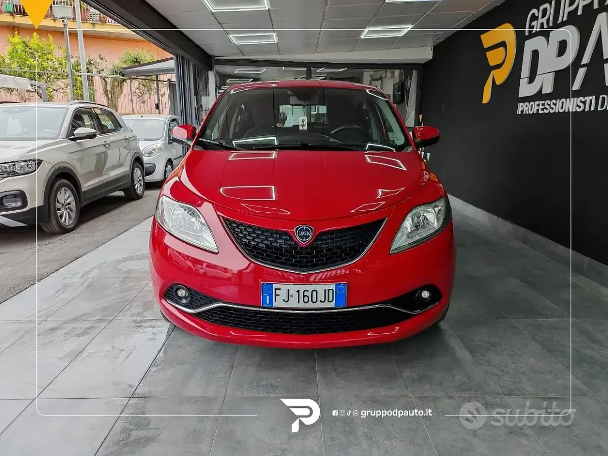 Usata Lancia Ypsilon Silver 95 CV (69 kW) 2017 Rosso Utilitaria