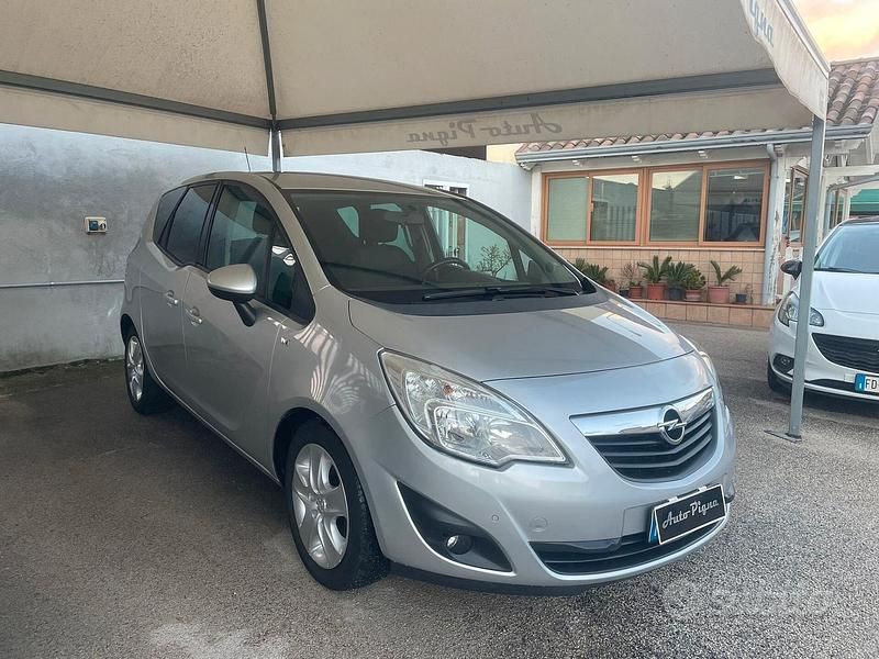 Usata Opel Meriva 110 CV (80 kW) 2011 Grigio Monovolume