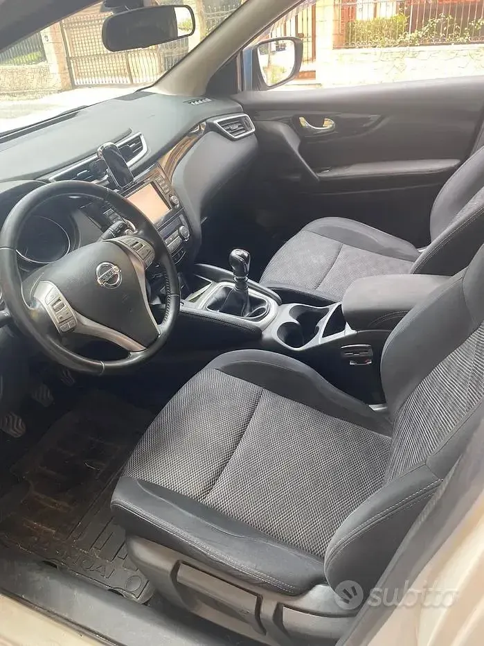 Usata Nissan Qashqai Acenta 110 CV (80 kW) 2016 Bianco SUV