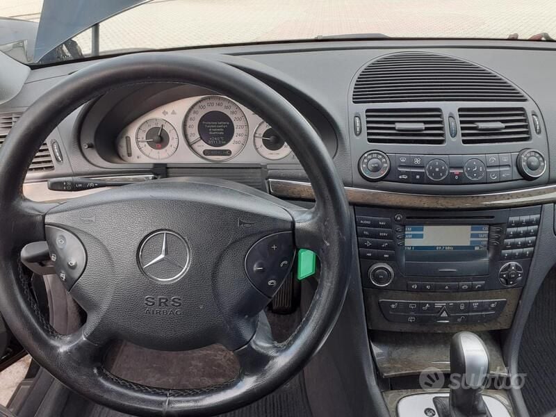 Usata Mercedes E320 Avantgarde 330 CV (242 kW) 2003 Nero Station wagon