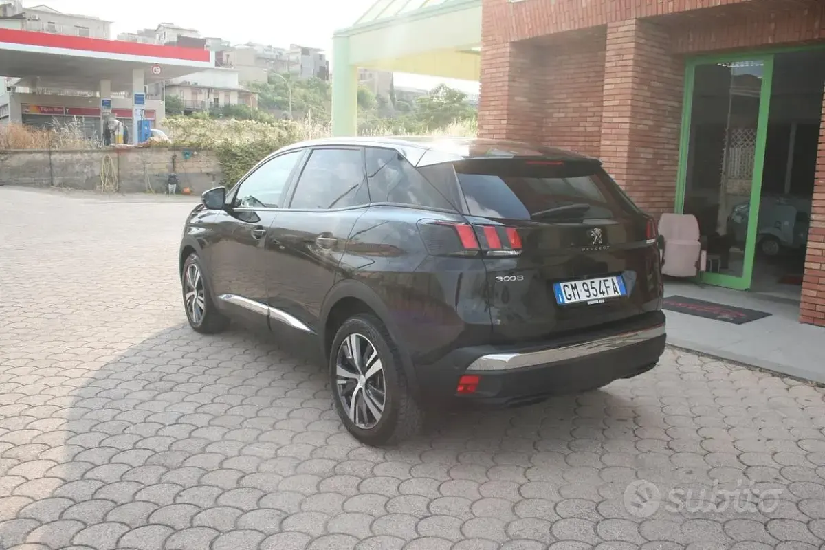 Usata Peugeot 3008 Allure 131 CV (96 kW) 2022 Nero SUV