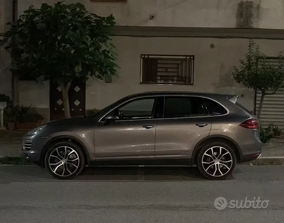 Usata Porsche Cayenne 245 CV (180 kW) 2014 Grigio SUV