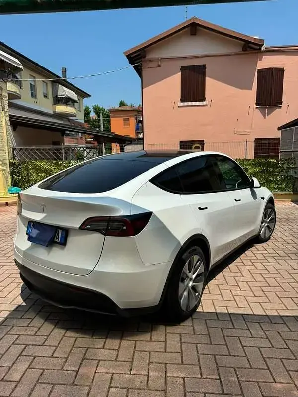 Usata Tesla Model Y RWD 125 kW (170 CV) 2023 Bianco SUV