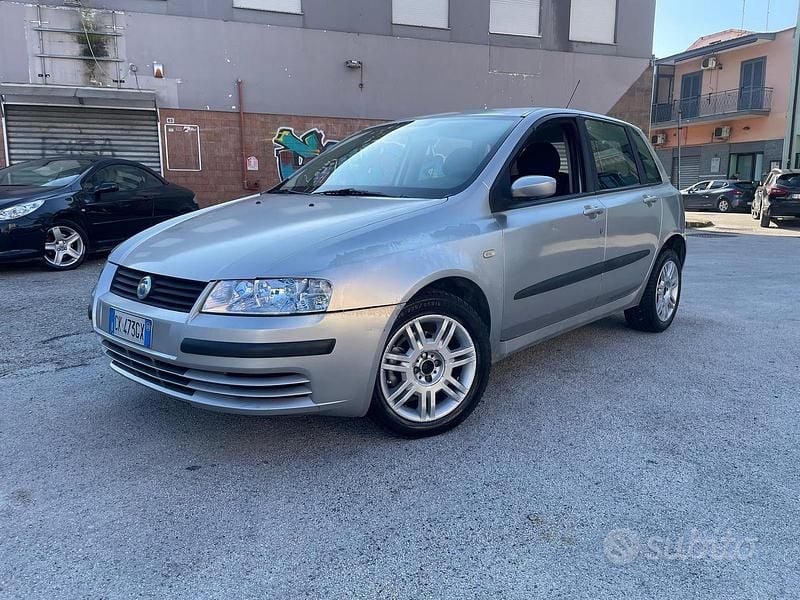 Grigio Usata 2004 Fiat Stilo Berlina | 699 € (Ottimo prezzo) - Immagine 1/4